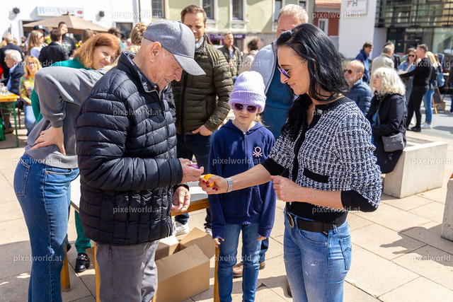 Eierpecken am Hauptplatz | Bildershop von pixelworld.at - Realisiert mit Pictrs.com