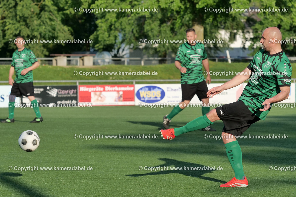 Fußball Kreispokal 25/26 Ü 32 : Spiel um Platz 3 : SV 08/29 Friedrichsfeld - SV Ringenberg AH  2 : 1 | Fußball Kreispokal 25/26 Ü 32 : Spiel um Platz 3 : SV 08/29 Friedrichsfeld - SV Ringenberg AH  2 : 1Spielort : Voerde Friedrichsfeld - Realisiert mit Pictrs.com