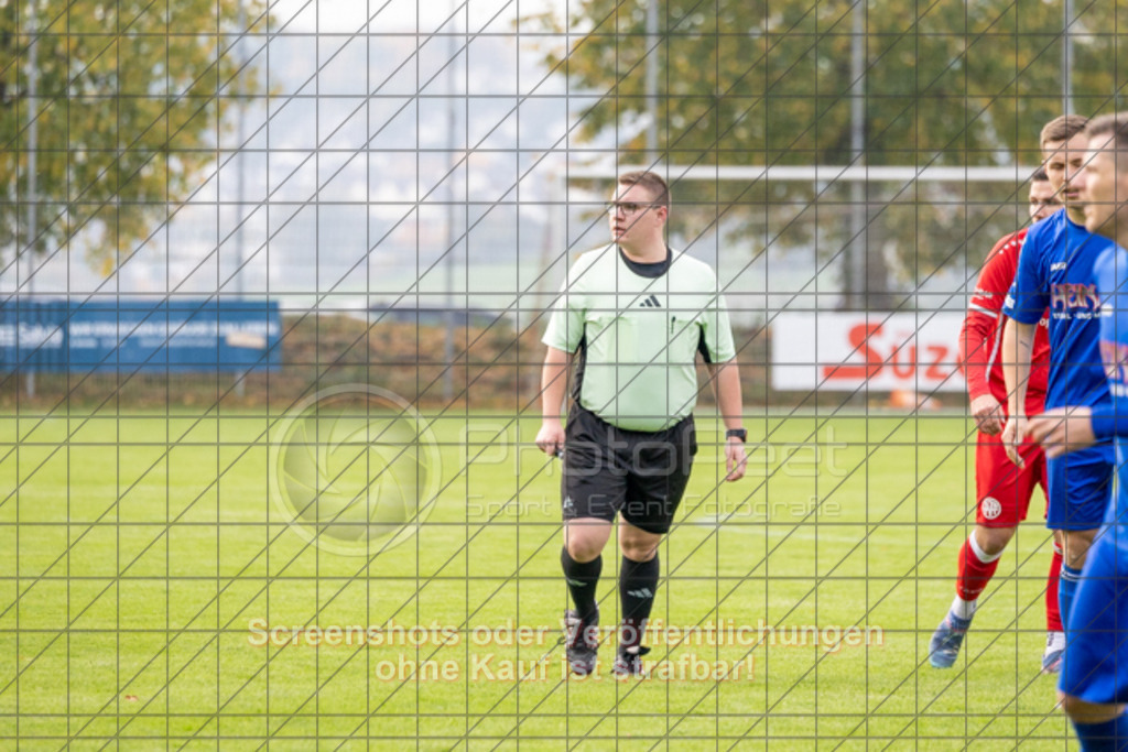 20251019_163141_0118 | #,FV Vorwärts Faurndau (rot) vs. TSV RSK Esslingen (blau), Fußball, Bezirksliga - Bezirk Neckar/Fils, 09. Spieltag, Saison 2025/2026, Rasenplatz, Im Dittlau 2, 73035 Göppingen, 19.10.2025 - 15:30 Uhr,Foto: PhotoPeet-Sportfotografie/Peter Harich