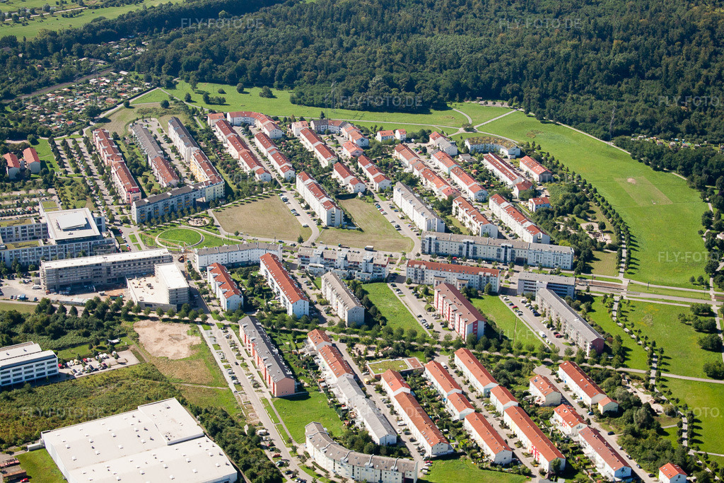 Luftbild: Wilhelm Leuchner Straße im Ortsteil Oberreut in Karlsruhe im Bundesland Baden-Württemberg in Deutschland. Foto: IMG_32079.jpg vom 20.08.2010 durch Werner Riehm/FLY-FOTO.de