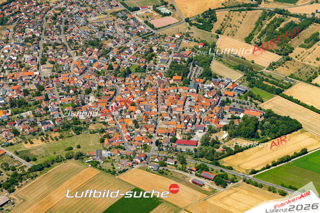 Das Luftbild zeigt :  Urspringen - Die Luftaufnahme wurde 2023 vom UL-Flugzeug aus erstellt ( keine Drohne ) - Hochauflösende Luftaufnahme - Für grossformatige Ausdrucke geeignet. Die Geschenkidee !Mit Lizenz und Bildrechte bestellbar