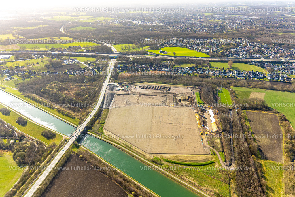 Waltrop260305262 | Luftbild, Neuansiedlung Gewerbegebiet Im Dicken Dören, Revitalisierung ehemalige Bergehalde, Mengeder Straße mit Brücke über den Dortmund-Ems-Kanal, hinten die Atobahn A2 und Anschlussstelle Dortmund-Mengede, Waltrop, Ruhrgebiet, Nordrhein-Westfalen, Deutschland