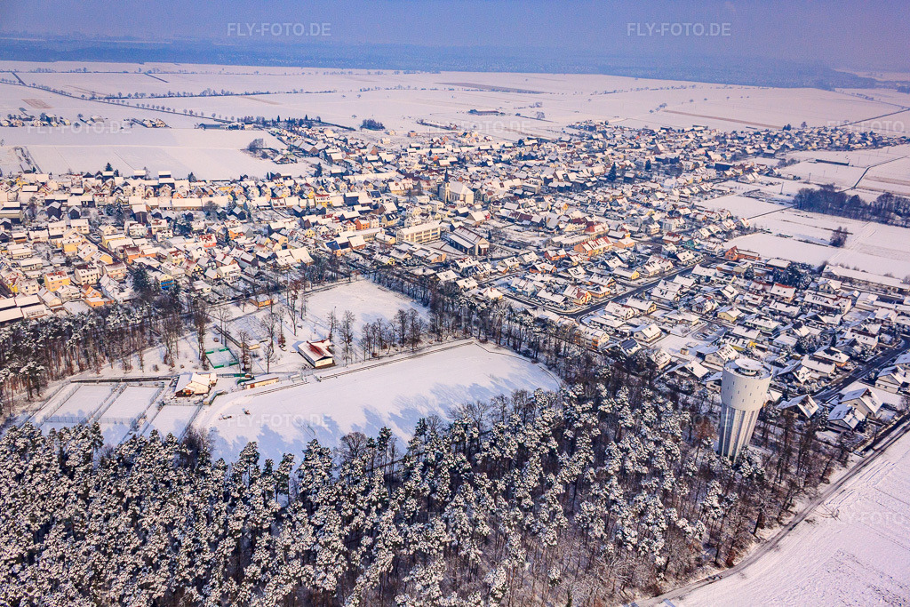 Luftbild: Sportplätze des SV1920 Hatzenbühl im Winter bei Schnee in Hatzenbühl im Bundesland Rheinland-Pfalz in Deutschland. Foto: IMG_24078.jpg vom 27.01.2010 durch Werner Riehm/FLY-FOTO.de