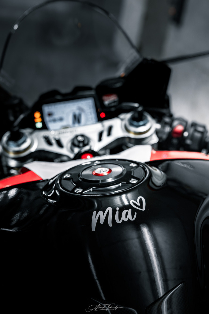 Ducati Panigale V4S | Entdecken Sie die faszinierende Welt von Alexander Tschuncky Arts: Kreative Fotografie, atemberaubende Automobilkunst und hochwertiger Bilderdruck. Lassen Sie sich inspirieren! - Realisiert mit Pictrs.com