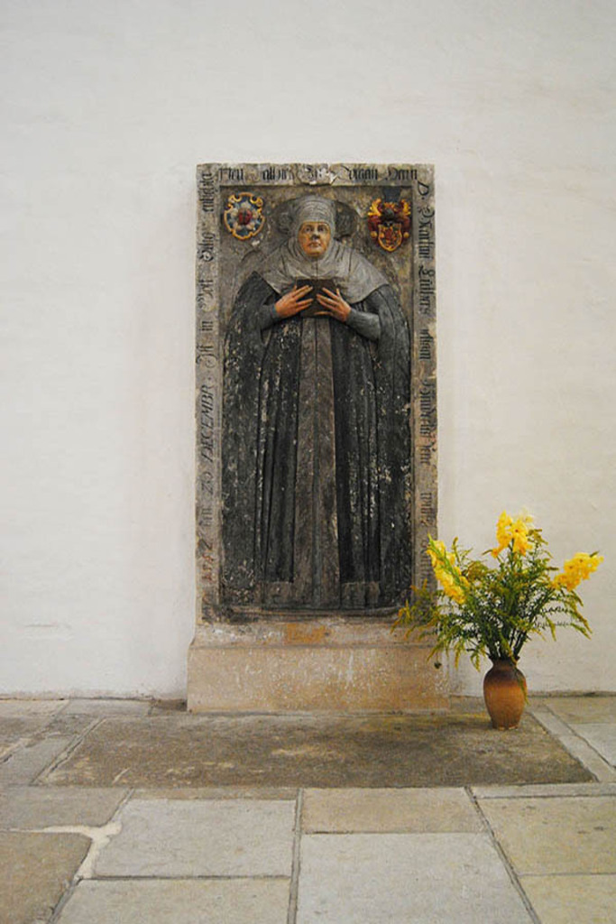 Torgau - Stadtkirche St. Marien - Grabplatte der Katharina von Bora | Entdecke über 20 Kategorien Leipzig-Motive: Foto-Downloads, hochwertige Poster, Leinwand- & Fine-Art-Prints. Jetzt Lieblingsfoto im Bildlexikon Leipzig Shop bestellen!