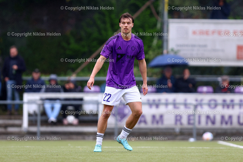 NH_HEBC_SCVWBillstedt_OberligaHamburg_12102025 | #22 Moses Magens (HEBC)Fußball I Herren I Gamesright Oberliga Hamburg I Saison 2025-2026  I 12. Spieltag I HEBC - SC Vorwärts Wacker Billstedt I 12.10.2025 I Reinmüllerplatz
