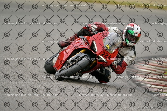 25bt05-0988 | markuskiefer.com - Realisiert mit Pictrs.com