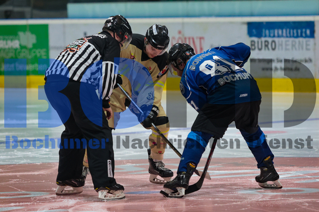 Benefiz-Eishockeyspiel der Polizei Bochum gegen die feuerwehr Duisburg {date} -  | {headline}



(Foto: Sebastian Sendlak / BOND)

 - Realisiert mit Pictrs.com