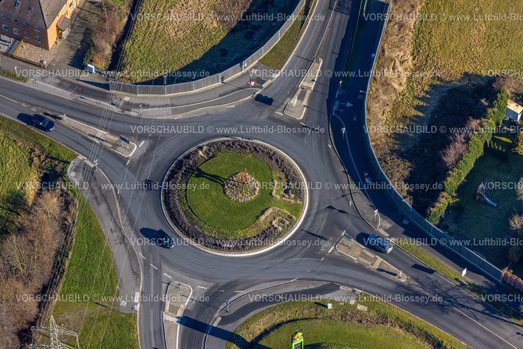 Selm230205434 | Luftbild, Kreisverkehr mit Figur, Kreisstraße und Bundesstraße B236, Beifang, Selm, Münsterland, Nordrhein-Westfalen, Deutschland