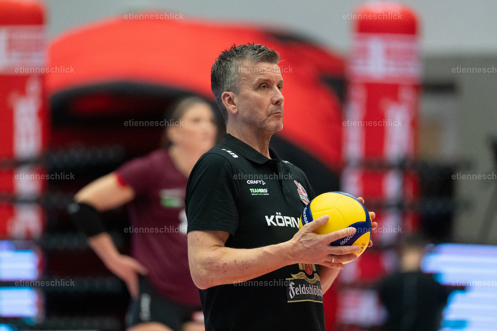 Dresdner SC - Binder Blaubären TSV Flacht, DEKRA 1. Bundesliga Frauen, Volleyball | Im Bild: Trainer Alexander Waibl (Dresdner SC)24.10.2026, Dresdner SC -  Binder Blaubären TSV Flacht, DEKRA 1. Bundesliga Frauen, Volleyball, Deutschland, Dresden, Cyberport Arena