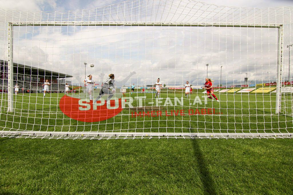 Norwegen U19  Bulgarien U19 | Cathinka Cecilie Friis Tandberg (Norway #20) Milena Karakoleva (BUL #12) Yoana Stankova (BUL #2) Maria Dikelova (BUL #6)Hintertor, Tor ; Norwegen U19  Bulgarien U19 am 13.05.2022 in Wels
(Huber Arena), AUSTRIA, (Photo by Ernst Krawagner sport-fan.at) - Realisiert mit Pictrs.com