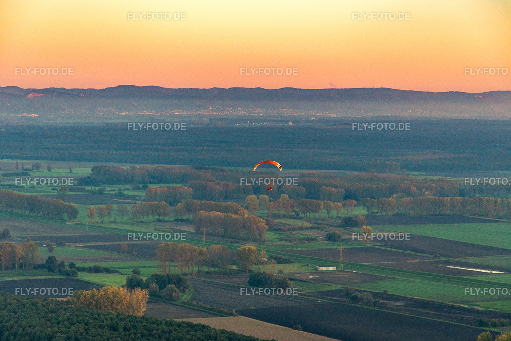 Schon wieder Rückenwind zu SS nach Bürstadt UL | Luftbild: Schon wieder Rückenwind zu SS nach Bürstadt UL in Biblis im Bundesland Hessen in Deutschland. Foto: IMG_075164.jpg vom 18.10.2014 durch Werner Riehm/FLY-FOTO.de - Realisiert mit Pictrs.com