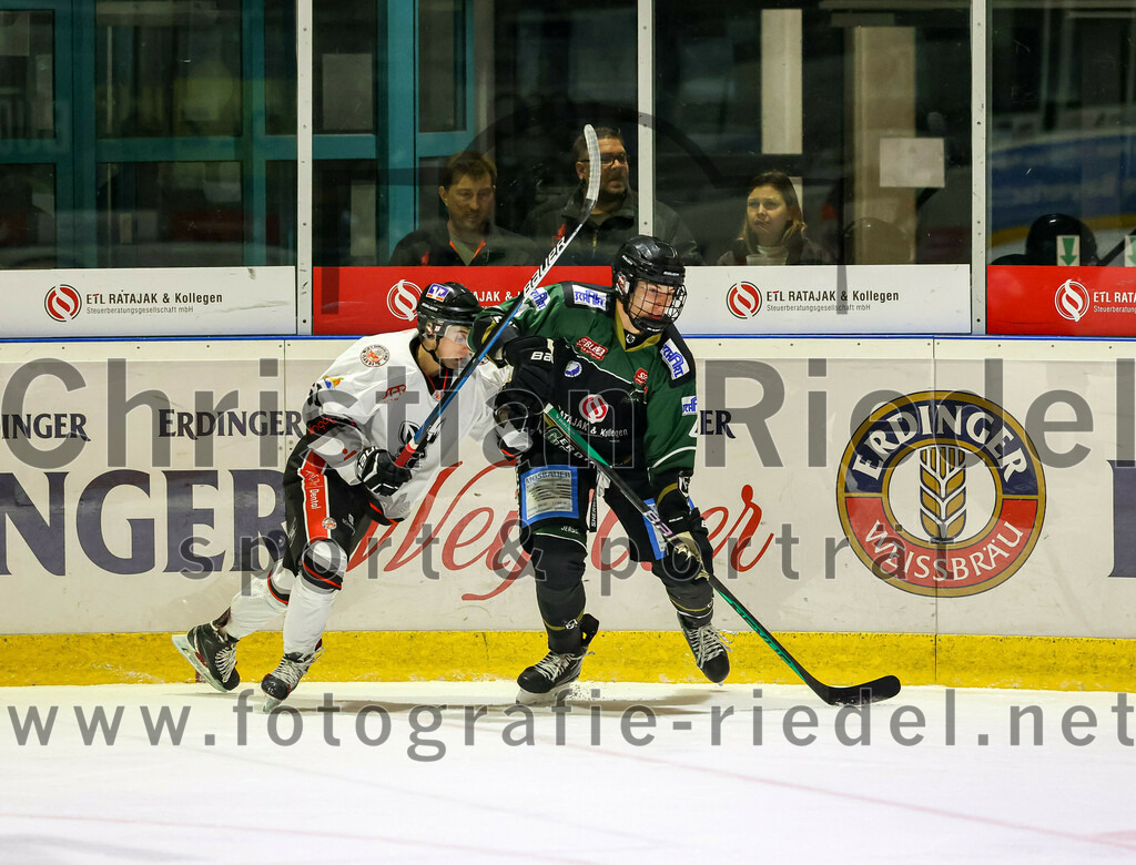 2022-09-30_134_TSV_Erding_gegen_EV_Dingolfing | Erding, Deutschland, 30.09.2022:
Eishockey, Bayernliga 2022 / 2023, Testspiel, TSV Erding gegen EV Dingolfing, Endergebnis: 3:4

Simon Franz (Erding Gladiators, #4)

Foto: Christian Riedel / fotografie-riedel.net