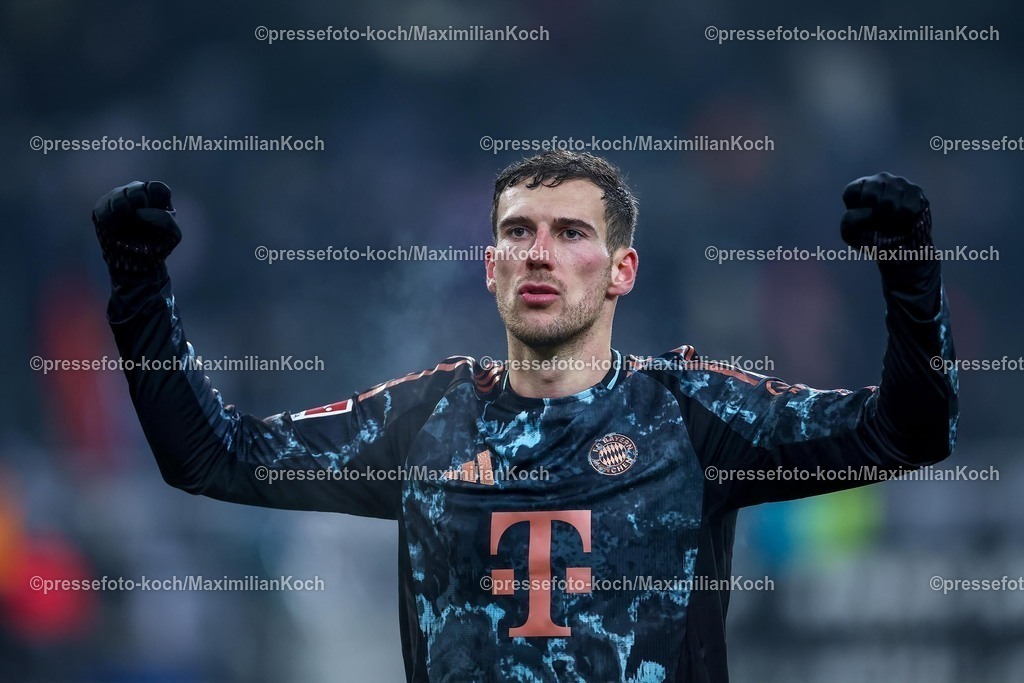 BMG11012501116 | 11.01.2025, Fußball, Borussia Mönchengladbach - FC Bayern München, 1. Fußball Bundesliga, Borussia-Park, Saison 2024 2025: Freude nach dem 1:0 Sieg für Bayern München. Abschlussjubel Leon Goretzka (Bayern #8)DFB regulations prohibit any use of photographs as image sequences and or quasi-video.
