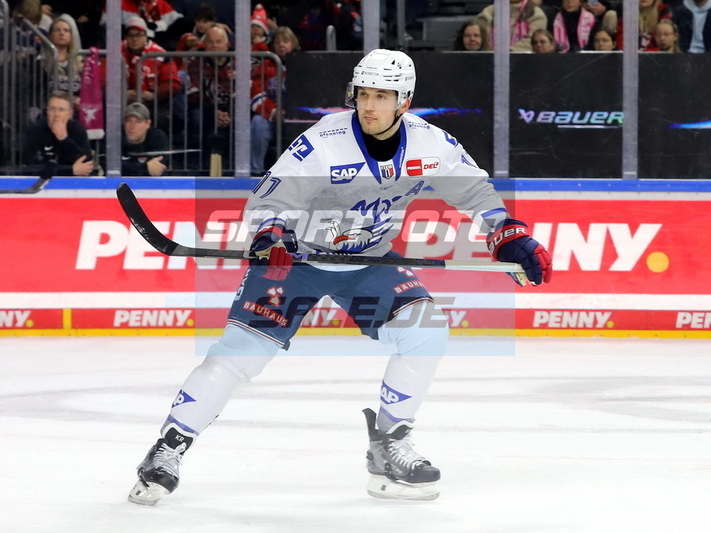 Kristian Reichel MAN | Kristian Reichel MAN - Realisiert mit Pictrs.com