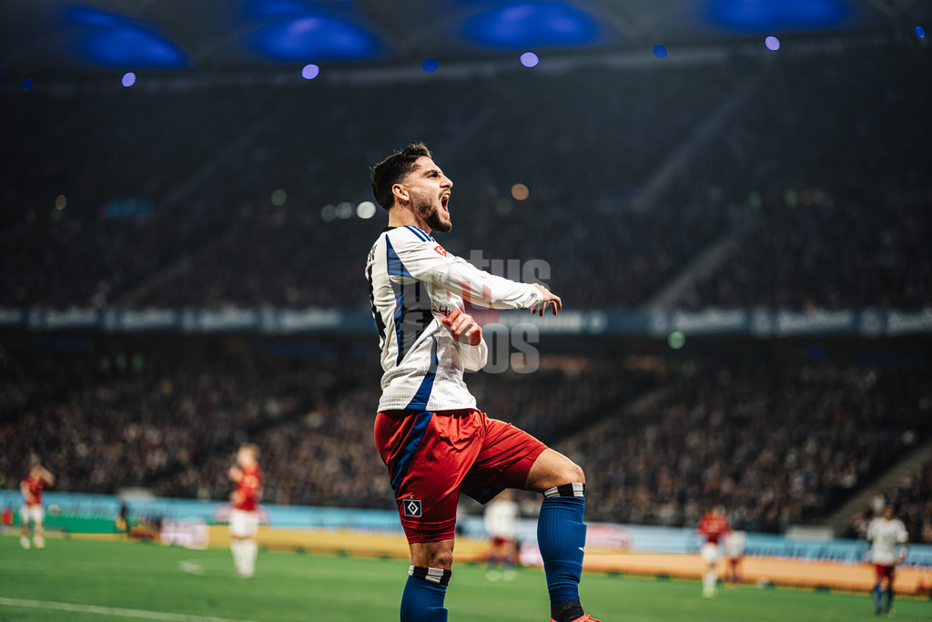 Fußball | Männer | Saison 2024/2025 | 2. Fußball-Bundesliga | 23. Spieltag | Hamburger SV vs. 1. FC Kaiserslautern | 21.02.2025 | Ludovit Reis (#14, HSV) heizt die Fans ein