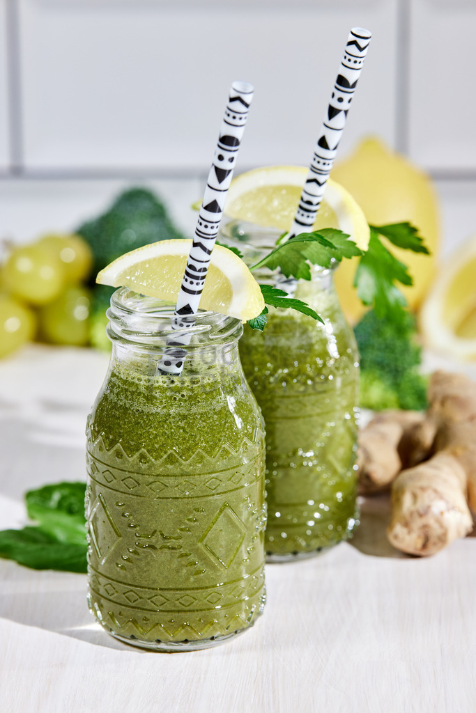Green_Smoothie_Zitrone_Ingwer 3 | Stockfotos, Picsomania, MGM-Services, Michael Gerlach, Auftragsbilder, Auftragsarbeiten, Workshops, Shooting, Reisefotografie, Produktfotografie, Foodfotografie, Hochzeitsfotografie, Saarland, Fotografin, Fotograf, Hochzeitsbilder, Saarlouis, Hundeshootin