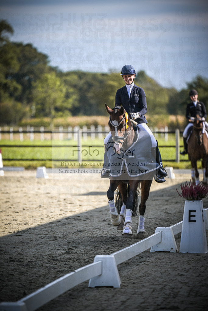 DOS_0081 | Entdecke hochwertige Reitturnierfotos von Foto Oger. Professionell, emotional und authentisch – jetzt Lieblingsmomente im Shop bestellen. - Realisiert mit Pictrs.com