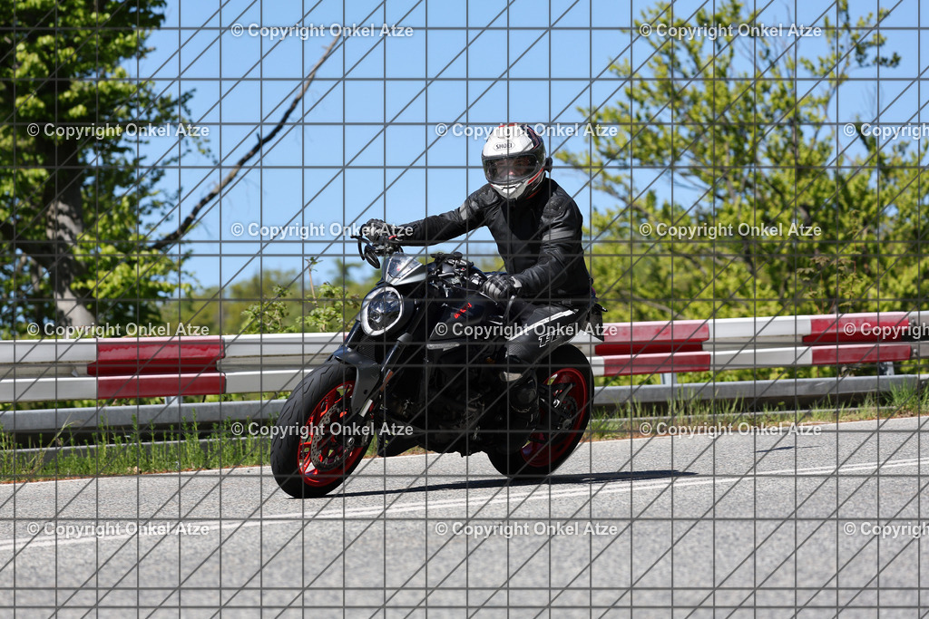 IMG_9912 | Fotograf am Kyffhäuser. Onkel Atze. Kyffhäuser Rennstrecke. Café36. Motorsportfotografie. - Realisiert mit Pictrs.com
