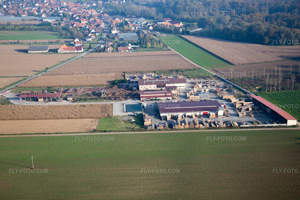 Aerial view: View of the town in Niederrœdern in the state Bas-Rhin, France.Photo: IMG_075654.jpg taken on 11/01/2014 by Werner Riehm/FLY-FOTO.comResolution of the original: 5472 x 3648 px