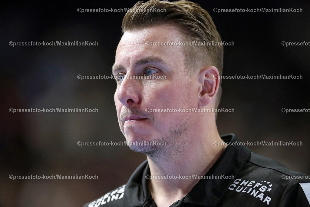 KoeEHF08062402077 | 08.06.2024, Köln, Handball, TruckScout24 EHF FINAL4, Machineseeker Champions League Men, Lanxess-Arena, Halbfinale, THW Kiel - FC Barcelona: Headcoach Trainer Filip Jicha (THW Kiel) enttäuscht Enttäuschung Frust