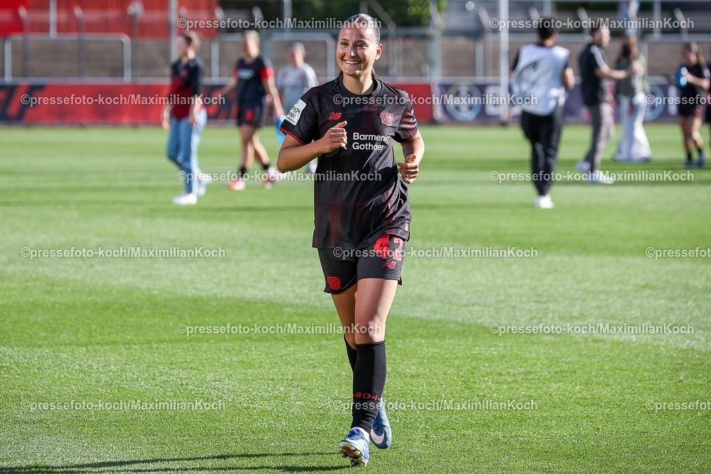 xsscx26042601034 | 26.04.2026, xsscx, Frauen Fussball, Bayer 04 Leverkusen - SC Freiburg, 1. Fussball Bundesliga, 23. Spieltag, Ulrich-Haberland-Stadion, Saison 2025 2026: Sana Coskun (Bayer Leverkusen #42) DFB regulations prohibit any use of photographs as image sequences and or quasi-video. Photo: xSandraxScherningxPressefotoKochx