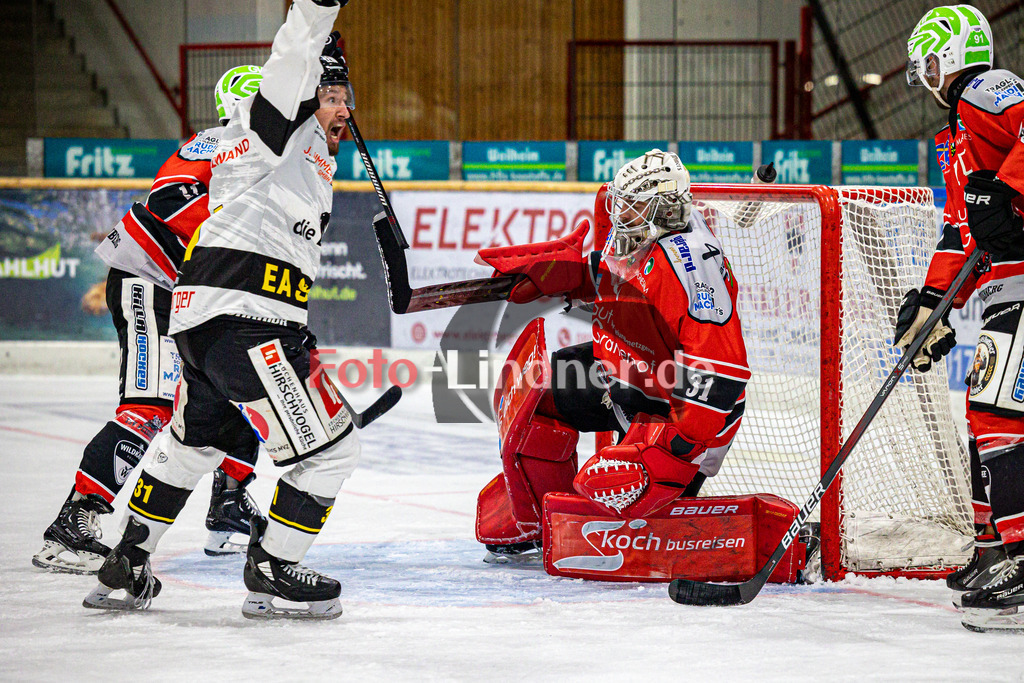 TSV Peißenberg MINERS gegen EA Schongau | Eishockey Bayernliga Herren Vorrunde 2024/25, TSV Peißenberg MINERS gegen EA Schongau, 20241031,Tor Clay ELLERBROCK (MAMMUTS 31),2024-10-31 in Peißenberg (Eisstadion Peißenberg)Clay ELLERBROCK (MAMMUTS 31), Korbinian SERTL (MINERS Goali 31)Copyright: WolfgangxLindner foto-lindner.de