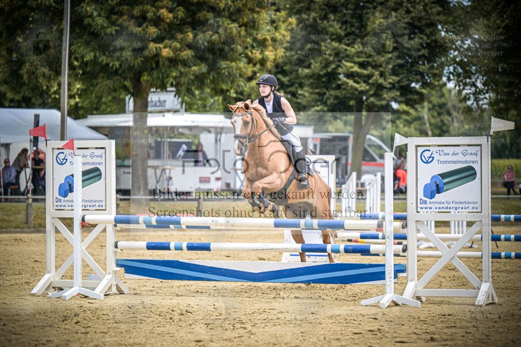 DOS_7616 | Entdecke hochwertige Reitturnierfotos von Foto Oger. Professionell, emotional und authentisch – jetzt Lieblingsmomente im Shop bestellen. - Realisiert mit Pictrs.com