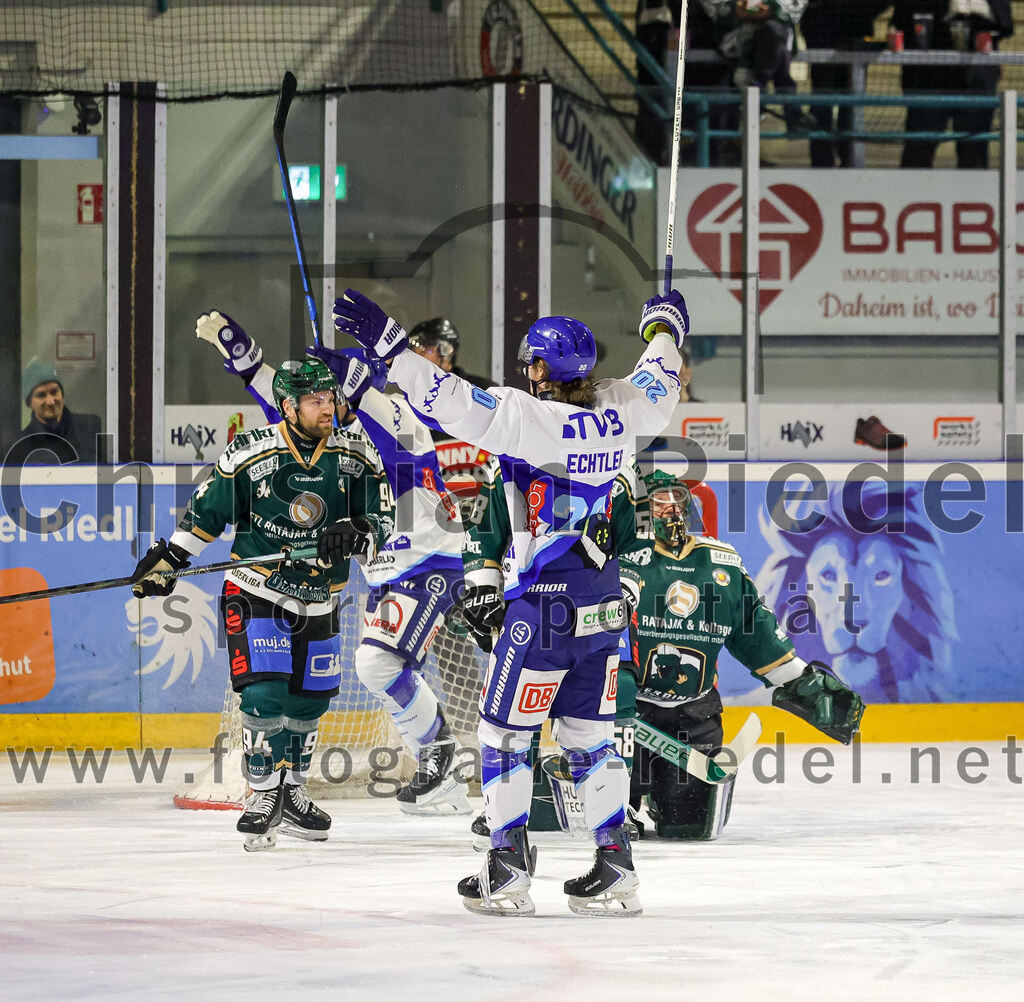 2026-01-23_097_TSV_Erding_gegen_SC_Riessersee | Erding, Deutschland, 23.01.2026:Eishockey, Oberliga Süd 2025 / 2026, 40. Spieltag, TSV Erding gegen SC Riessersee, Endergebnis: 6:5 n.V.Markus Eberhardt (Erding Gladiators, #94), Tobias Echtler (SC Riessersee, #20), Torwart David Zabolotny (Erding Gladiators, #72)Foto: Christian Riedel / fotografie-riedel.net