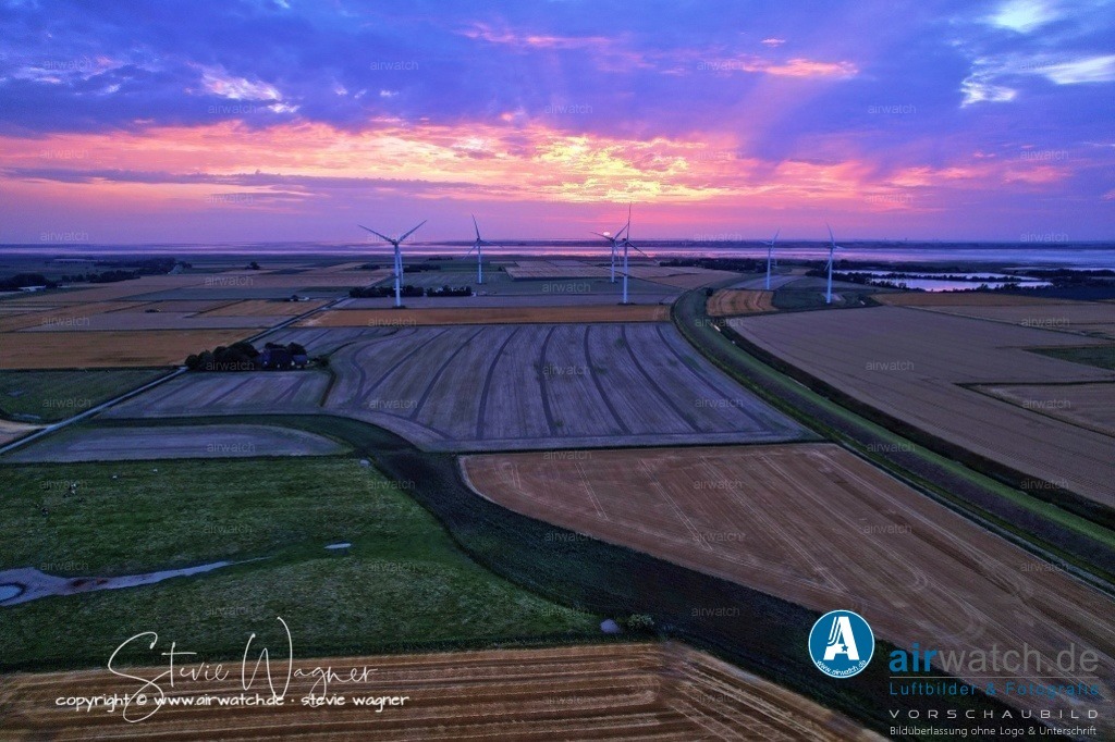 Windpark - Simonsberg | Entdecken Sie atemberaubende Luftbilder und Fotografien auf airwatch.de - Tauchen Sie ein in eine Welt voller faszinierender Aufnahmen aus der Vogelperspektive.