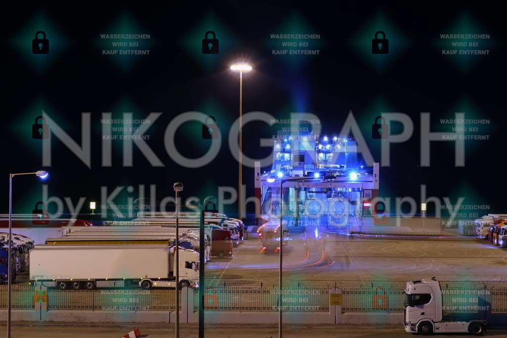 Fährhafen Igoumenitsa | Eine Fähre wird am Fährhafen von Igoumenitsa beladen.