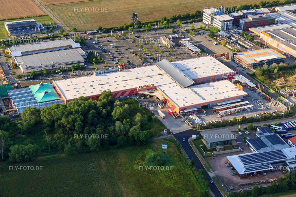 HORNBACH Bornheim https://www.hornbach.de/mein-markt/baumarkt-hornbach-bornheim-baumarkt/ | Luftbild: HORNBACH Bornheim https://www.hornbach.de/mein-markt/baumarkt-hornbach-bornheim-baumarkt/ in Bornheim im Bundesland Rheinland-Pfalz in Deutschland. Foto: IMG_51506.jpg vom 08.08.2012 durch Werner Riehm/FLY-FOTO.de - Realisiert mit Pictrs.com