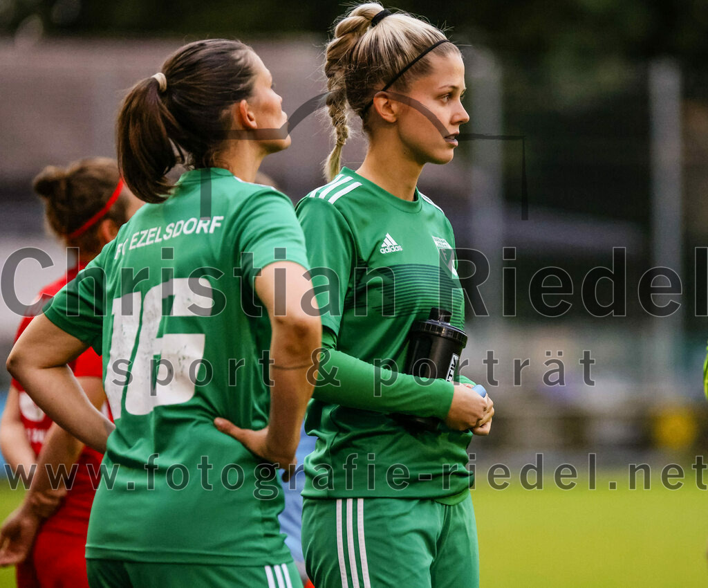 2023-10-21_004_FC_Forstern_gegen_FC_Ezelsdorf | Forstern, Deutschland, 21.10.2023:
Fußball, Frauen Bayernliga 2023 / 2024, 8. Spieltag, FC Forstern gegen FC Ezelsdorf, Endergebnis: 2:1

Jenny Hallmann (FC Ezelsdorf, #16), Laureen Enderlein (FC Ezelsdorf, #7)

Foto: Christian Riedel / fotografie-riedel.net