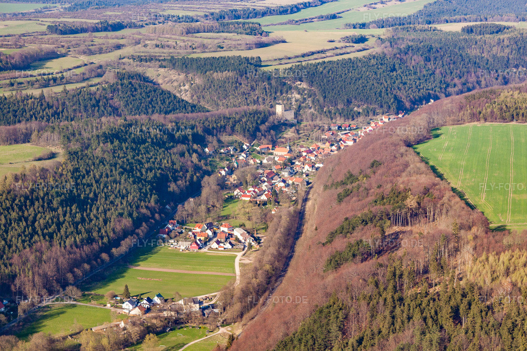 Luftbild: Ortsansicht von Südwesten im Ortsteil Liebenstein in Geratal im Bundesland Thüringen in Deutschland. Foto: IMG_25888.jpg vom 18.04.2010 durch Werner Riehm/FLY-FOTO.de