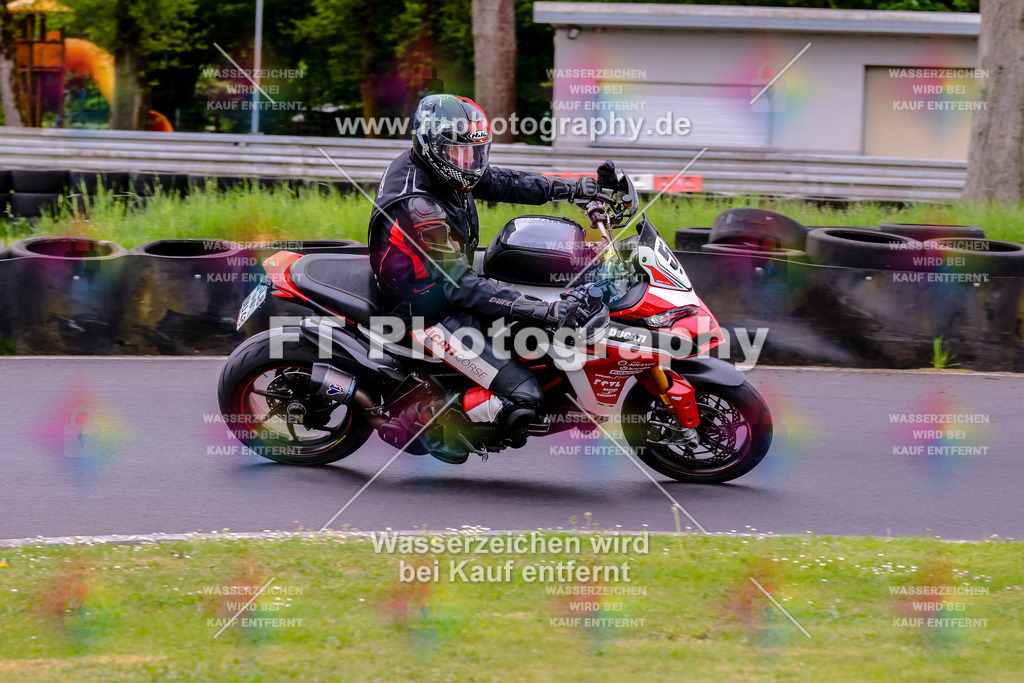 MotoTeamVBK-20542 | Hier findet Ihr Bilder von Touristenfahrten auf der Nürburgring Nordschleife oder von anderen Veranstaltungen die ich besucht habe. Viel Spass beim Durch Schauen 