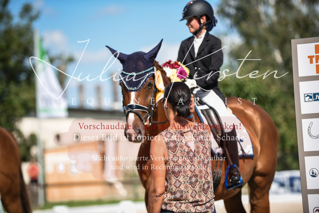 DSC_9728 | Pferde- und Turnierfotografie in Westsachsen. Pferdeportraits, Auftragszeichnungen und intuitive Kunst.