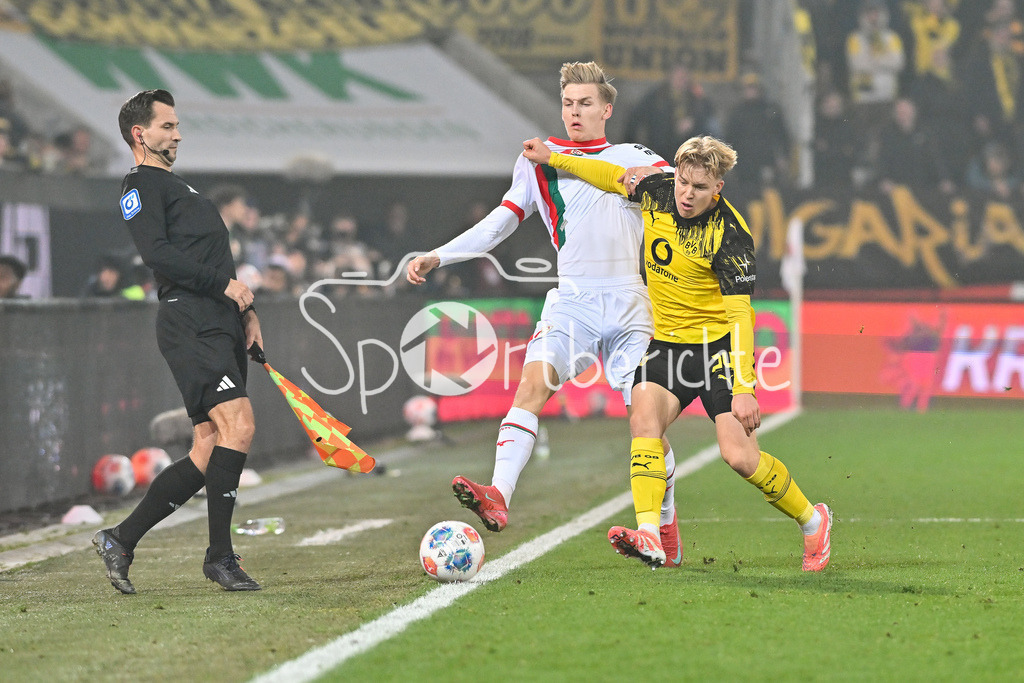 FC Augsburg - Borussia Dortmund | AUGSBURG, GERMANY - Anton KADE (FC Augsburg 30) against Daniel SVENSSON (Borussia Dortmund) during the bundesliga match between FC Augsburg vs. Borussia Dortmund on matchday 9 at WWK Arena on October 31, 2025 in Augsburg, Germany / DFL REGULATIONS PROHIBIT ANY USE OF PHOTOGRAPHS AS IMAGE SEQUENCES AND/OR QUASI-VIDEO