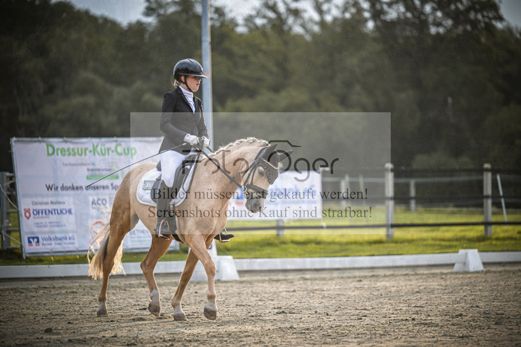 DOS_0861 | Entdecke hochwertige Reitturnierfotos von Foto Oger. Professionell, emotional und authentisch – jetzt Lieblingsmomente im Shop bestellen. - Realisiert mit Pictrs.com