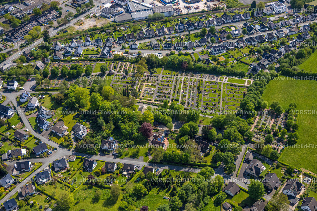Olsberg240503185 | Luftbild, Friedhof Gräberfeld, Wohngebiet Talstraße,  Bigge, Olsberg, Sauerland, Nordrhein-Westfalen, Deutschland