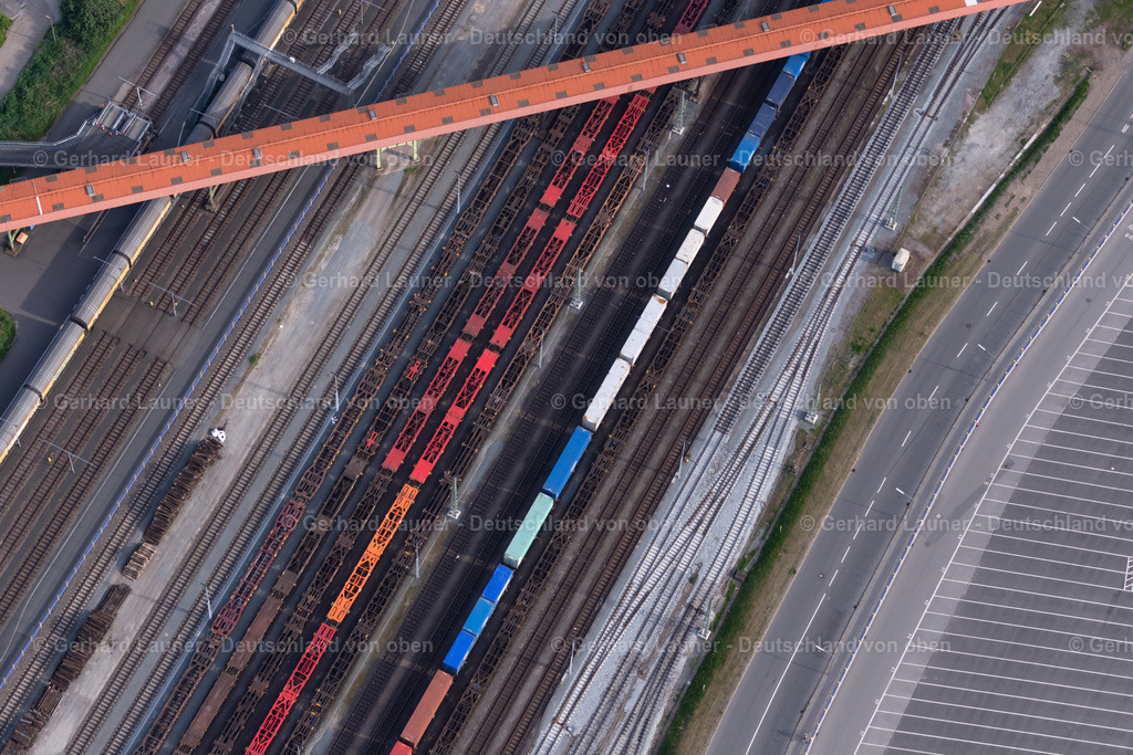 4030604 | BREMERHAVEN 01.06.2020 Containerterminal im Containerhafen des Überseehafen Am Nordhafen in Bremerhaven im Bundesland Bremen. // Container Terminal in the port of the international port Am Nordhafen in Bremerhaven in the state Bremen. Foto: Gerhard Launer