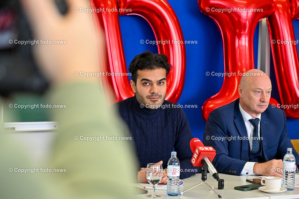 Pressekonferenz Personenkomitee fuer Didi Prammer_ 19.11.2024-14 | 19.11.2024, Linz, AUT, Pressekonferenz Personenkomitee fuer Didi Prammer, im Bild Umut Ovat (Student), Manfred Schauberger (Sprecher des Personenkomitee)