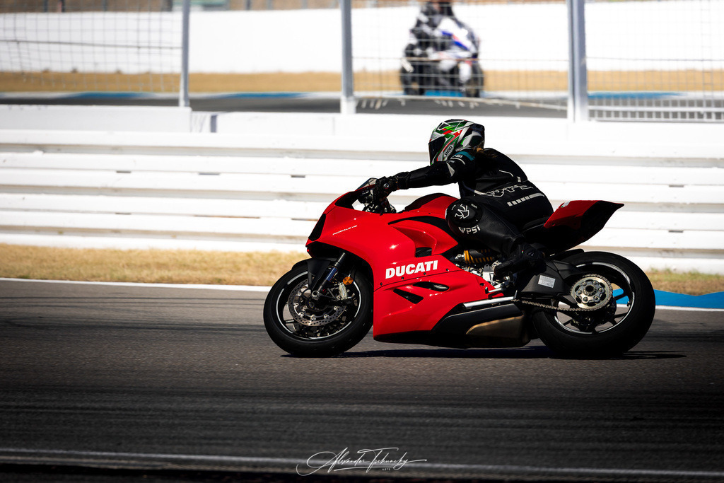 Ducati Trackday Hockenheimring 2026 | Entdecken Sie die faszinierende Welt von Alexander Tschuncky Arts: Kreative Fotografie, atemberaubende Automobilkunst und hochwertiger Bilderdruck. Lassen Sie sich inspirieren! - Realisiert mit Pictrs.com