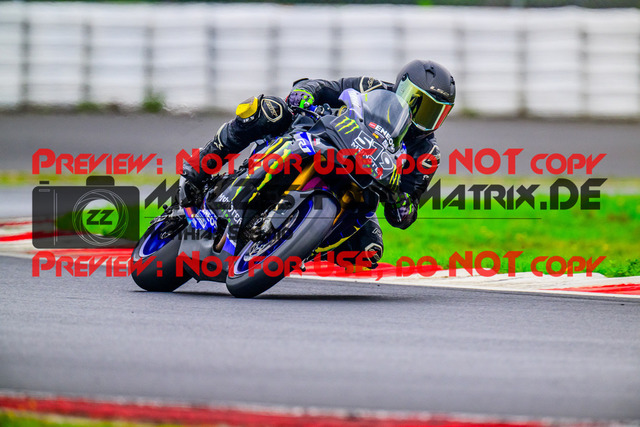 MaZZes_FotoMatrix_240910_6007705_2-345 | WEISS