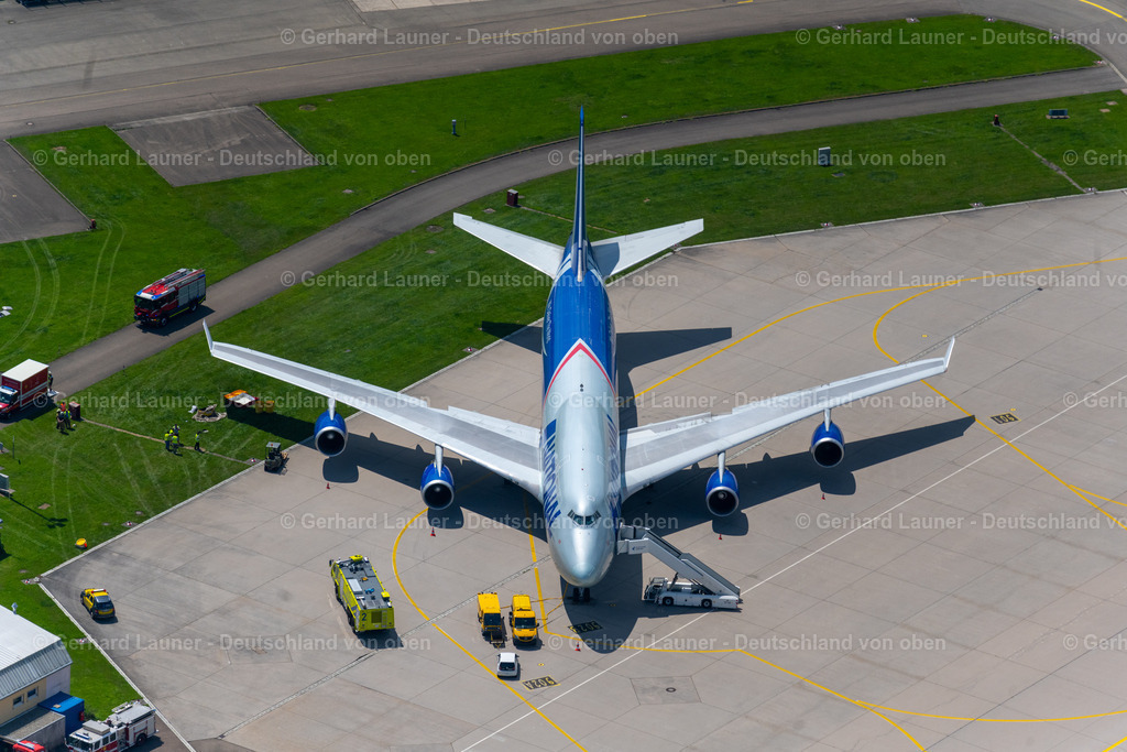 4046274 | FILDERSTADT 19.07.2021 Frachtmaschine Boeing 747-428(BCF) mit der Kennung N952CA beim Rollen auf dem Rollfeld und Vorfeld des Flughafen in Filderstadt im Bundesland Baden-Württemberg, Deutschland. Weiterführende Informationen bei: Flughafen Stuttgart GmbH. // Freight plane cargo machine - aircraft Boeing 747-428(BCF) with the identifier N952CA rolling on the apron of the airport in Filderstadt in the state Baden-Wuerttemberg, Germany. Further information at: Flughafen Stuttgart GmbH. Foto: Gerhard Launer