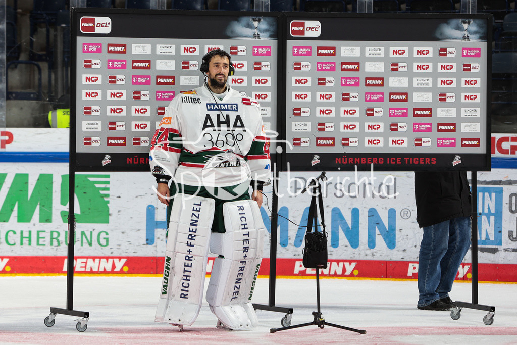 Nuernberg ICE Tigers - Augsburger Panther | Dennis ENDRAS (AEV #44) beim Interview mit MagentaSport nach der Partie / Magenta Sport
