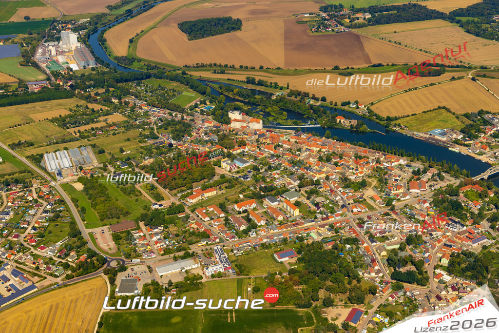 Übersichts Bild Alsleben - Die Luftaufnahme wurde 2025 vom UL-Flugzeug heraus erstellt ( keine Drohnenaufnahme ) - Hochauflösende Luftaufnahme - für Wandbilder und großformatige Ausdrucke geeignet. Das besondere Geschenk!Hier alle&nbsp;Infos zur Lizenzierung der LuftaufnahmeWir fliegen auch dieses Jahr wieder in Ihre Region um Luftbilder zu erstellen.- Luftbild anfragen