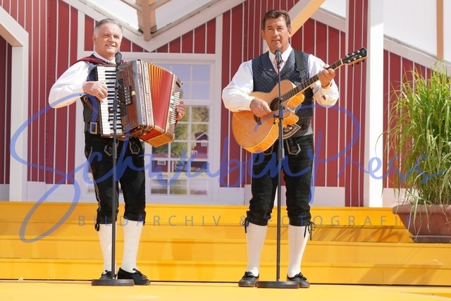 100722Ho2080 | Die Ladiner - Immer wieder sonntags - Staffel 5
Volles Haus bei der ARD Live Unterhaltungsshow Immer wieder sonntags ( IWS ).

Deutschland, Rust, Europapark, 10.07.2022
