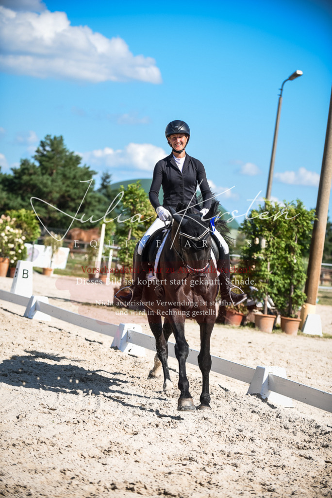 DSC_9759 | Pferde- und Turnierfotografie in Westsachsen. Pferdeportraits, Auftragszeichnungen und intuitive Kunst.