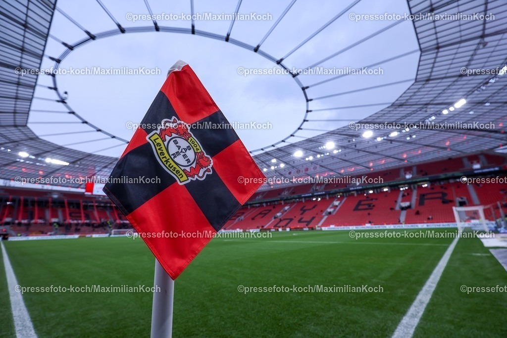 Lev15022501128 | 15.02.2025, Fußball, Bayer 04 Leverkusen - FC Bayern München, 1. Fußball Bundesliga, 22. Spieltag, BayArena, Saison 2024 2025: Innenansicht Stadion EckfahneDFB regulations prohibit any use of photographs as image sequences and or quasi-video.
