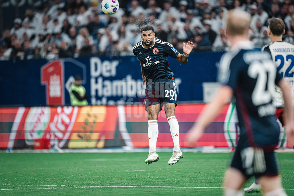 Fußball | Männer | Saison 2023/2024 | 2. Fußball-Bundesliga | Hamburger SV vs. Fortuna Düsseldorf | 29.09.2023 | Jamil Siebert (#20, Fortuna Düsseldorf) beim Kopfball